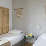 Syra * Vári
